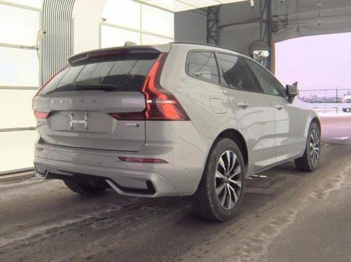 2025 Volvo XC60 B5 Plus