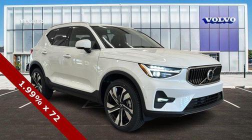 2025 Volvo XC40 B5 Ultra Bright Theme