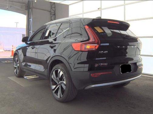 2025 Volvo XC40 B5 Plus Bright Theme