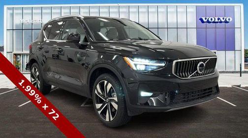 2025 Volvo XC40 B5 Ultra Bright Theme