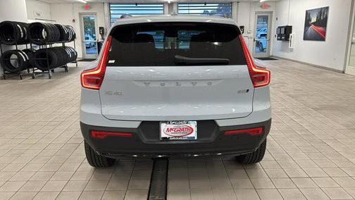 2026 Volvo XC40 B5 Plus