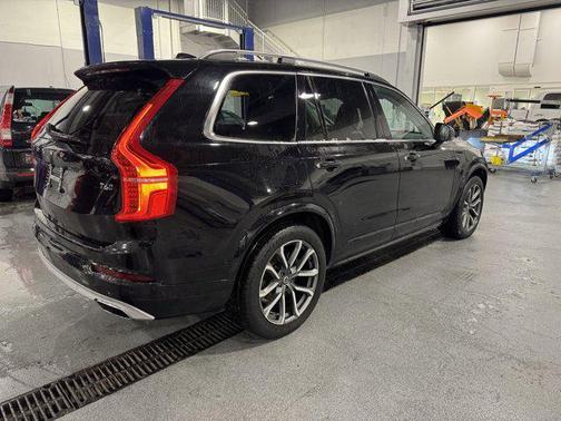 2019 Volvo XC90 T6 Momentum
