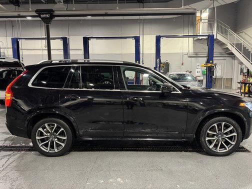 2019 Volvo XC90 T6 Momentum