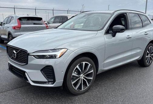 Vapour Grey Metallic 2025 Volvo XC60 B5 Plus