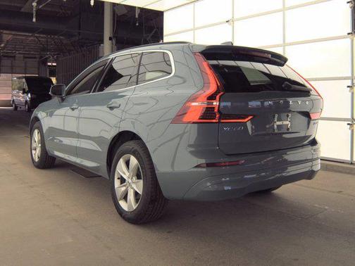 2022 Volvo XC60 B5 Momentum