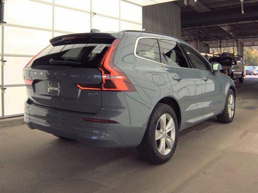 2022 Volvo XC60 B5 Momentum