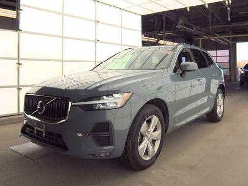 2022 Volvo XC60 B5 Momentum
