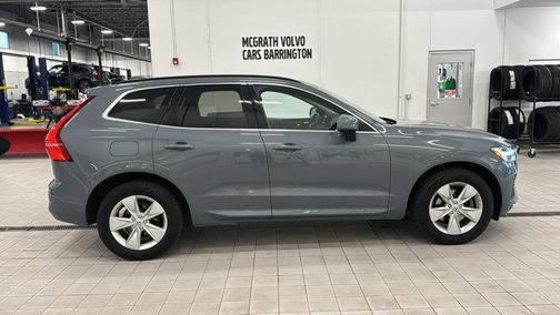 2022 Volvo XC60 B5 Momentum