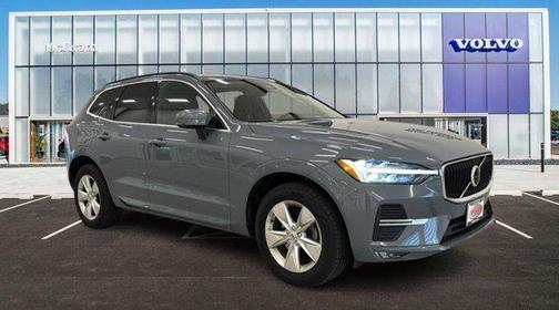 2022 Volvo XC60 B5 Momentum