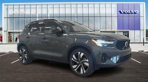 Forest Lake 2026 Volvo XC40 Plus, B5 AWD Gas (mild hybrid), Dark