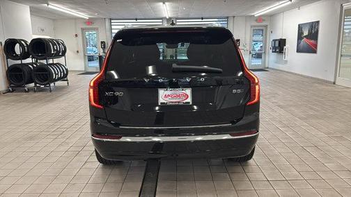 2025 Volvo XC90 B5 Plus 6-Seater