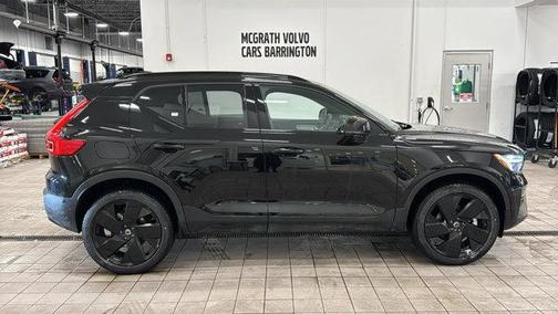 2026 Volvo XC40 Black Edition Ultra, B5 AWD Gas (mild hybrid)
