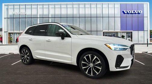 2023 Volvo XC60 Plus Dark Theme