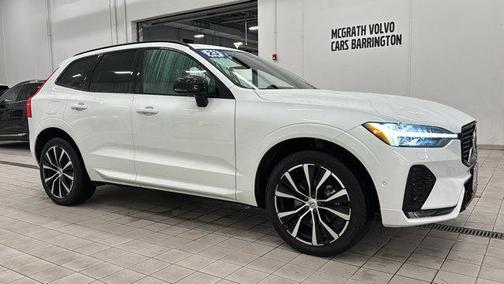 2023 Volvo XC60 Plus Dark Theme