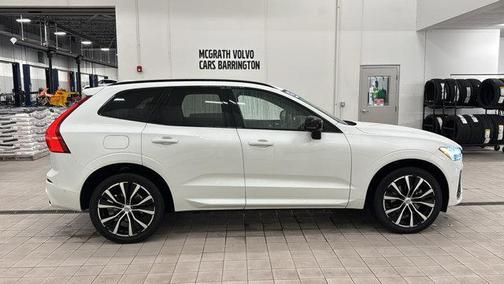 2023 Volvo XC60 Plus Dark Theme