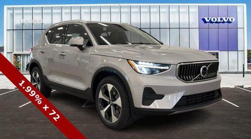 2025 Volvo XC40 B5 Core Bright Theme