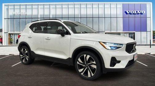 2023 Volvo XC40 B5 Plus Dark Theme