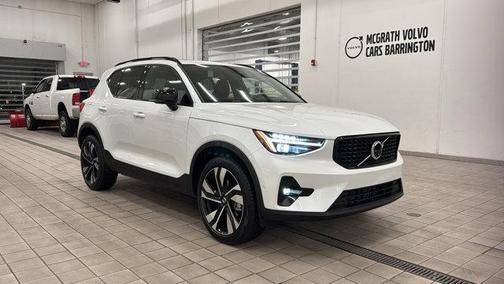 2025 Volvo XC40 B5 Plus Dark Theme