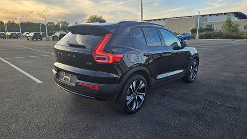 2023 Volvo XC40 B5 Ultimate Dark Theme