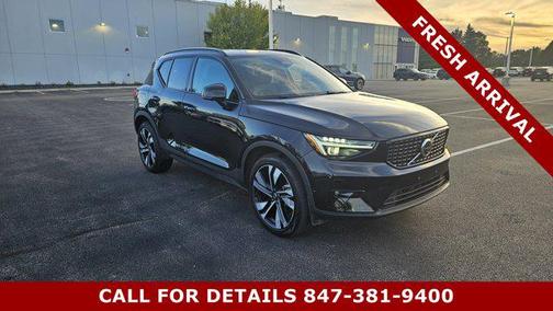 2023 Volvo XC40 B5 Ultimate Dark Theme