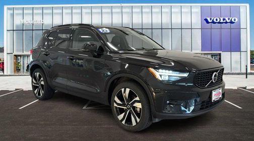 2023 Volvo XC40 B5 Ultimate Dark Theme