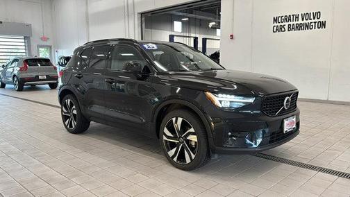 2023 Volvo XC40 B5 Ultimate Dark Theme