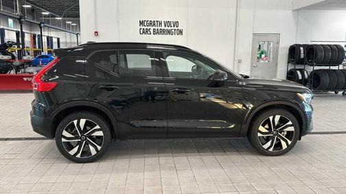 2023 Volvo XC40 B5 Ultimate Dark Theme