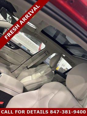 2024 Volvo S60 Recharge Plug-In Hybrid T8 Ultimate Dark Theme