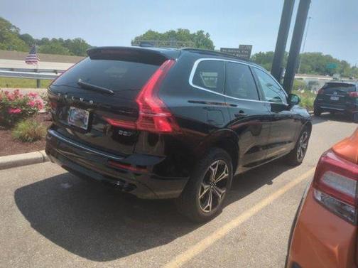 2022 Volvo XC60 B5 Momentum