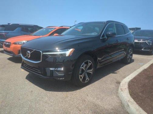 2022 Volvo XC60 B5 Momentum