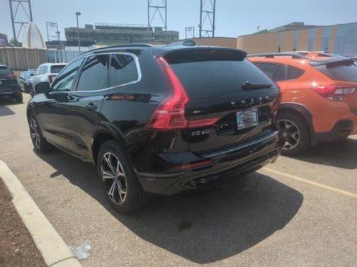 2022 Volvo XC60 B5 Momentum