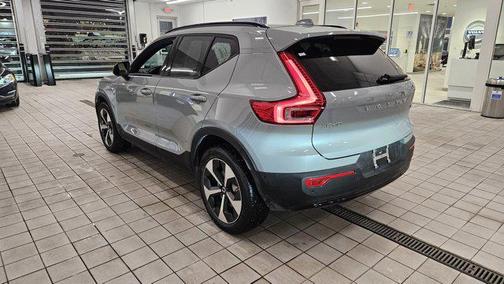2025 Volvo XC40 B5 Plus Dark Theme