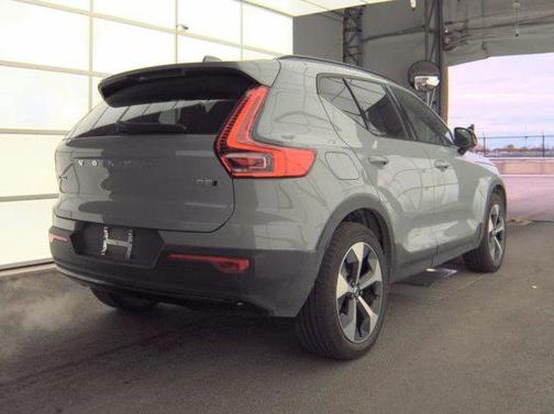 2025 Volvo XC40 B5 Plus Dark Theme