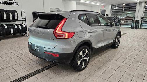 2025 Volvo XC40 B5 Plus Dark Theme