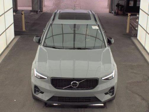 2025 Volvo XC40 B5 Plus Dark Theme