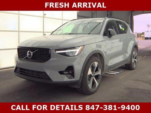 2025 Volvo XC40 B5 Plus Dark Theme