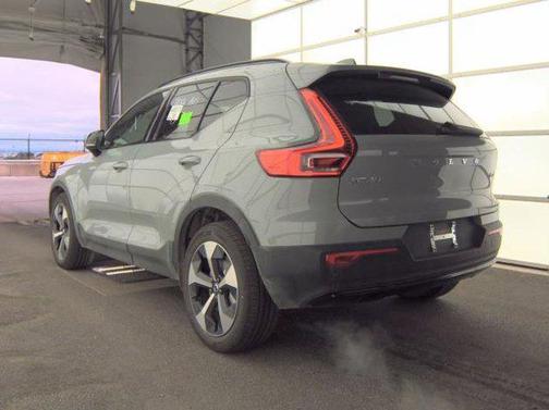 2025 Volvo XC40 B5 Plus Dark Theme