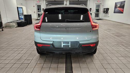 2025 Volvo XC40 B5 Plus Dark Theme