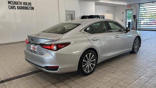 2019 Lexus ES 300h Base