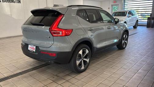 2025 Volvo XC40 B5 Plus Dark Theme
