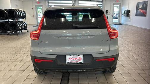 2025 Volvo XC40 B5 Plus Dark Theme