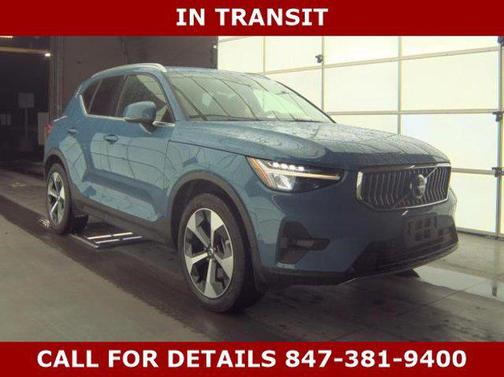 2025 Volvo XC40 B5 Plus Bright Theme