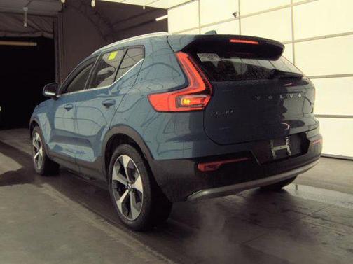 2025 Volvo XC40 B5 Plus Bright Theme