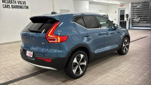 2025 Volvo XC40 B5 Plus Bright Theme