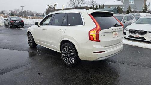 2022 Volvo XC90 T5 Momentum