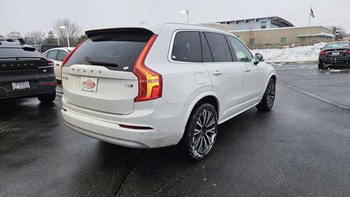 2022 Volvo XC90 T5 Momentum