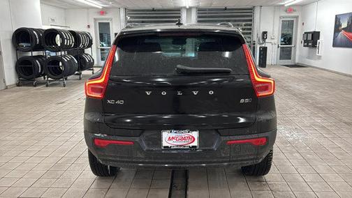 2026 Volvo XC40 Ultra, B5 AWD Gas (mild hybrid), Dark