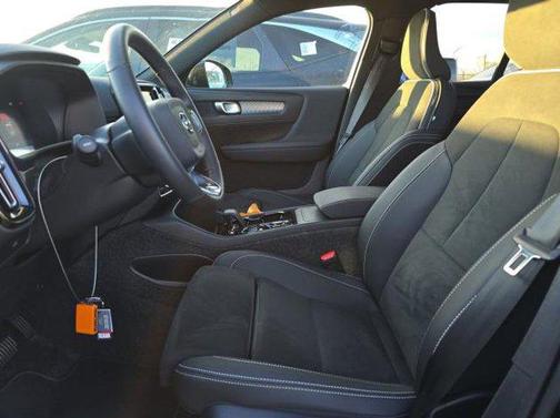 2025 Volvo XC40 B5 Plus Dark Theme