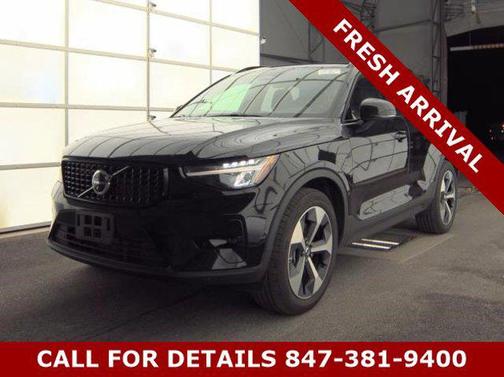 2025 Volvo XC40 B5 Plus Dark Theme