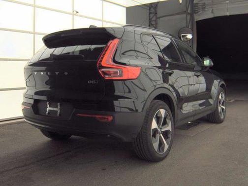 2025 Volvo XC40 B5 Plus Dark Theme